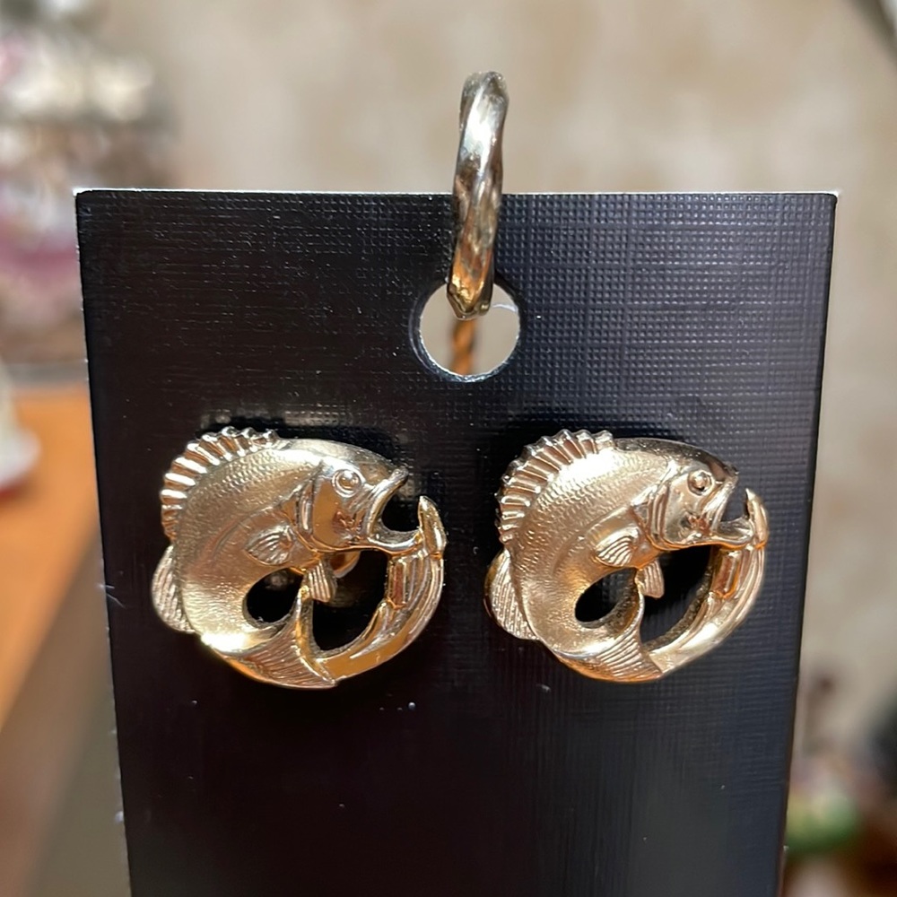 Hickok USA Gold Tone Fish Cuff Links